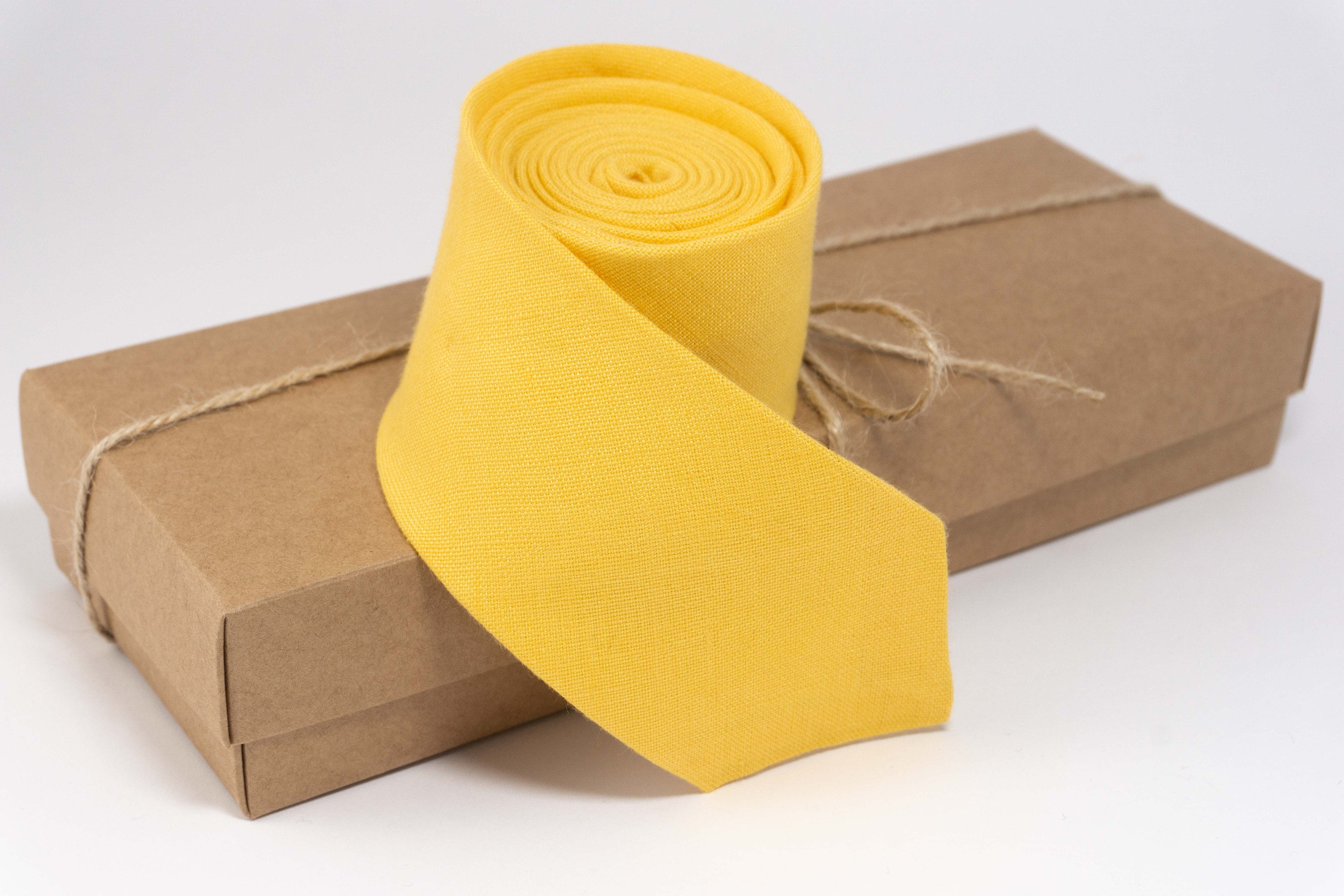 necktie yellow