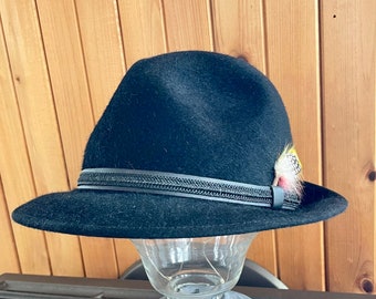 Hat/ vintage/ 70s/bonnet/ bell/ Robert Hall/ 100% felted wool / unisex/ feather / Fedora