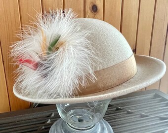 Women's hat/vintage 60s/wide band/bonnet/bell/beige/felted wool/fedora/feather/elegant