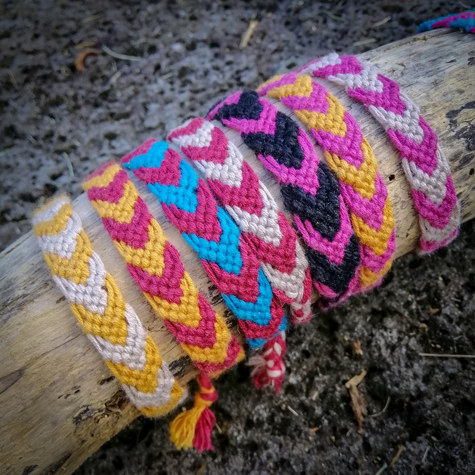 Lot De 20 Bracelets D'amitié – Neuf – Destockage Revendeur