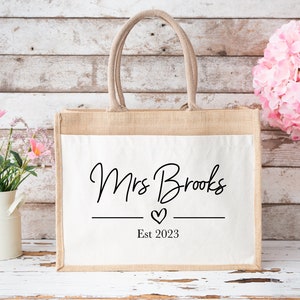 Personalised Mrs Bag, Jute Bag, Custom Wedding Tote Bags, Newlywed Gift, Hen Party Gift Bag, Present For Bridal Party, Anniversary