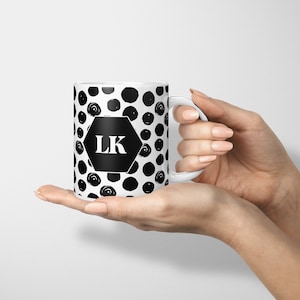 Iniciales personalizadas Taza Monograma Inicial personalizado Remolinos monocromos taza de té de café Regalo para sus niñas Cumpleaños de las mujeres Cualquier punto inicial