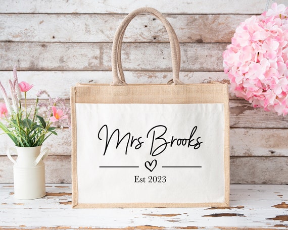 Personalised Mrs Bag, Jute Bag, Custom Wedding Tote Bags, Newlywed Gift,  Hen Party Gift Bag, Present For Bridal Party, Anniversary