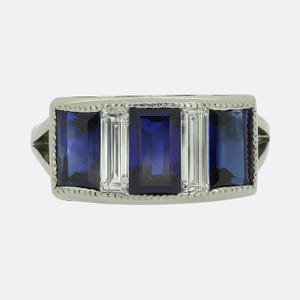 Art Deco Saphir und Diamant Ring im Baguetteschliff Platin