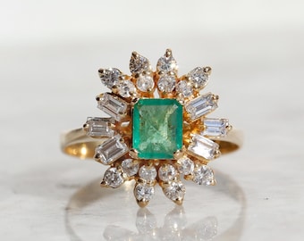 Vintage 18ct Yellow Gold Emerald & Diamond Cluster Ring | Halo Engagement