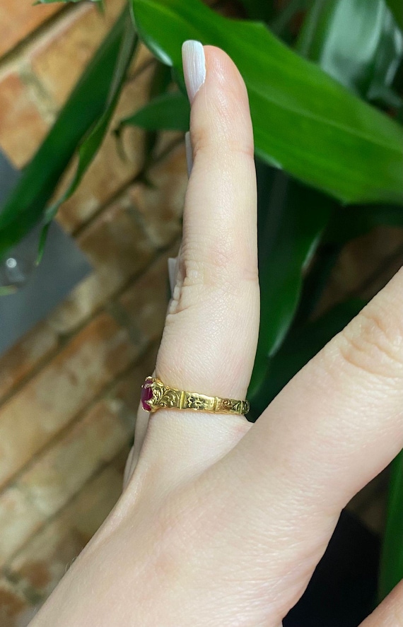 Antique Patterned Ruby Solitaire Ring - 18ct Yell… - image 7