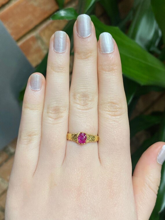 Antique Patterned Ruby Solitaire Ring - 18ct Yell… - image 6