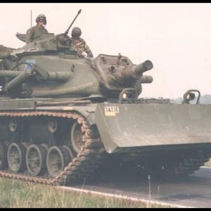 Model kit for painting - Military vehicle. M728 Combat Engineer Vehicle (CEV). 1/72