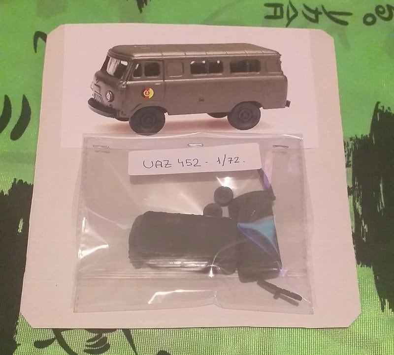 【レア】ソ連製のミニカー UAZ 452B箱付き(1/43スケール) レア】ソ連製のミニカー UAZ 452B箱付き(1/43スケール) - メルカリ