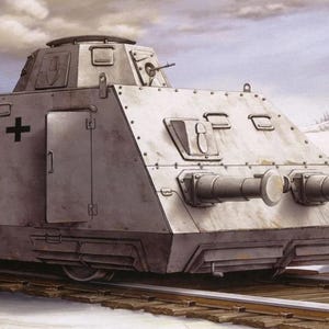 Puede incluir: Ilustración de un vagón de tren blindado gris sobre vías, con una cruz negra y otros detalles. Soldados con uniformes blancos están cerca, con otro vehículo blindado en el fondo. La escena está ambientada en un paisaje nevado.