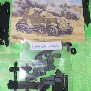 組み立て塗装用モデルキット - 軍用車両。ソビエト Ba 10 装軌車 - 1/72。