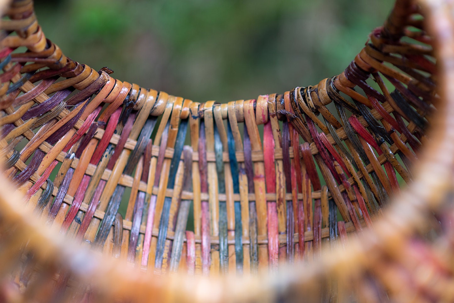 Basket/Large Multi Color Bent Wood Handle Basket / Vintage Etsy