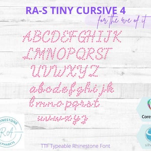 Könnte beinhalten: Ein pinkfarbenes Strass-Schriftalphabet im Kursiv-Stil, beschriftet mit "RA-S Tiny Cursive 4" und dem Text "for the we of it" über dem Alphabet. Die Schriftart ist mit "TTF Typeable Rhinestone Font" gekennzeichnet. Das Bild enthält auch Logos für CorelDRAW und Silhouette.