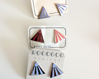 Clous d'oreilles cloisonnés des années 80 NWT | Clous d'oreilles Roccoco en émail avec remplissage en émail argenté