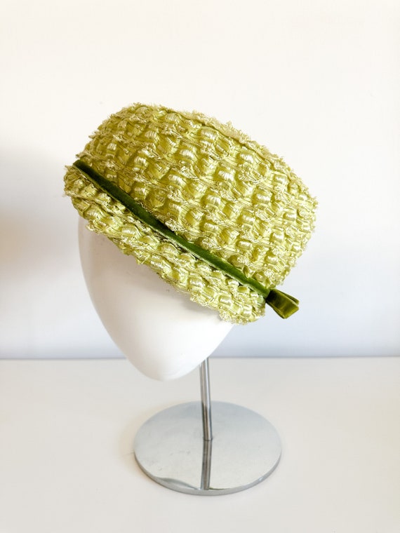 1960s Light Chartreuse Green Straw Pillbox Hat wi… - image 7
