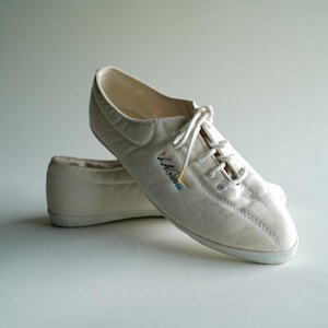 Vintage L.A. Gear Canvas  Shoes in a Size: 10 | Vintage 90s Sneakers