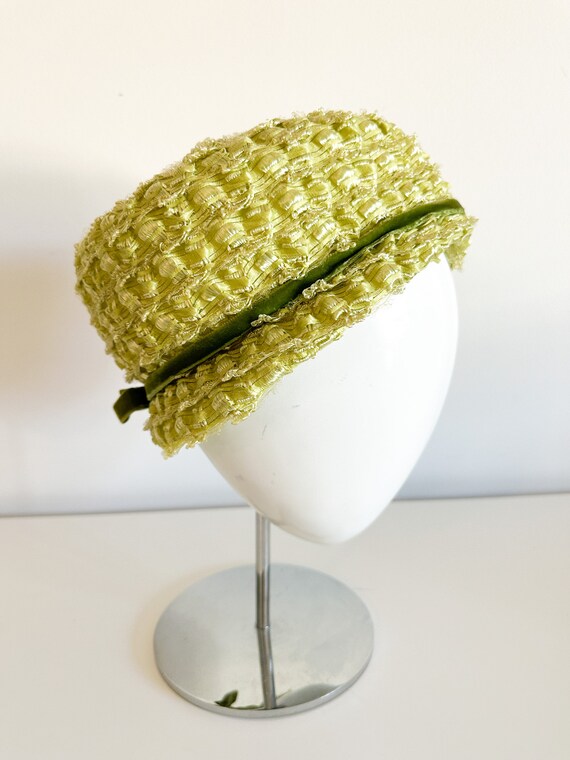 1960s Light Chartreuse Green Straw Pillbox Hat wi… - image 2