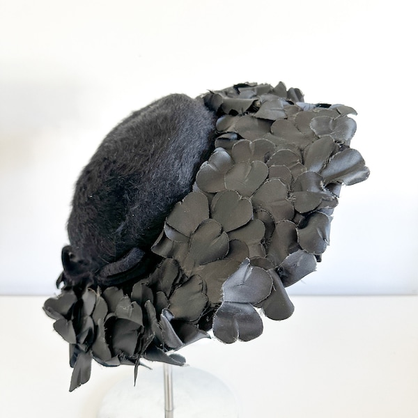 Chapeau noir Merrimac Merri-Soie en fourrure/laine des années 30 avec appliqué floral | Chapeau de soirée haute couture vintage | Chapeau tendance vintage