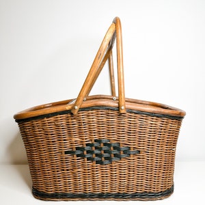 Vintage Picnic Basket | Vintage Wooden Handle Picnic Basket |