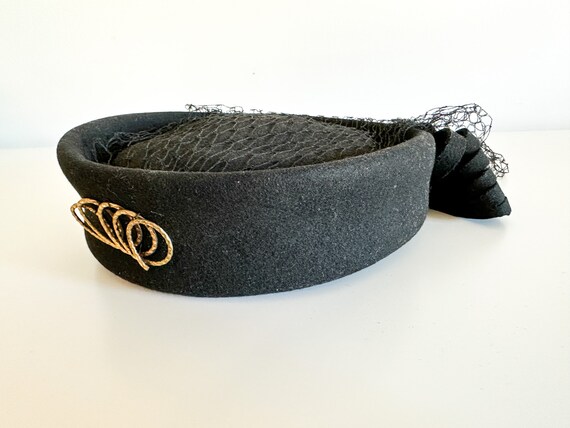 1950s Black Wool Fur Finish Fascinator With Gold, Bow and  display picture 3