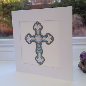 Croix de Pâques Lilly - complexe brodé sur feutre - carte de voeux