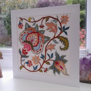 Fleur jacobéenne - 20 cm - Broderie complexe sur du feutre - Carte de voeux