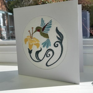 Colibri Art nouveau - Broderie complexe sur du feutre - Carte de voeux