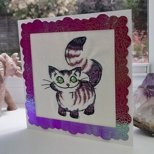 Chat du Cheshire - Alice au pays des merveilles - Broderie complexe sur du feutre - Carte de voeux