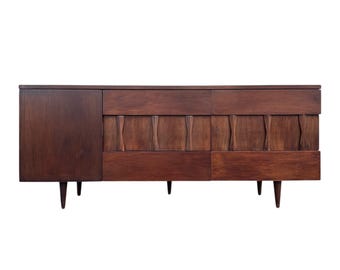 Vintage Mahogany Dresser With Double Bowfront and 8 Drawers