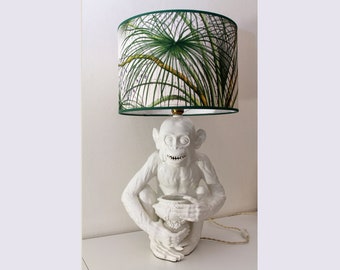 Mid Century modern. (67hx35x35cm) Italian Hollywood regency ceramic monkey retro lampshade. Retro vintage décor in Mint condition!