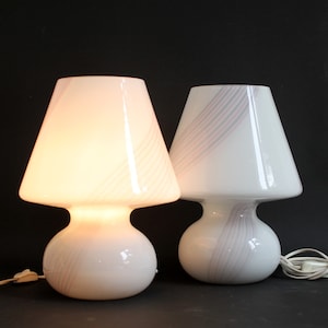 SET | Vintage 1970s Murano Tischlampen (31hx24x16cm) mit Pilz Swirl Glas. Tolles Mid-Century Modern Retro Dekor in NEUWERTIGem Zustand!