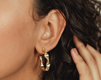 Gold-plated Wavy Hoop Earring • Abstract Wavy Earrings • Textured Hoop Earrings