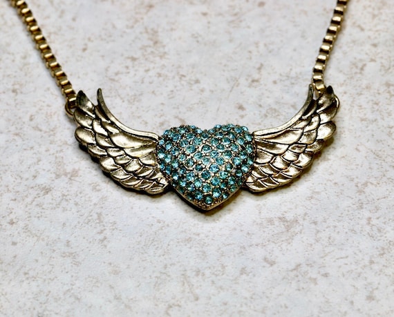 Betsey johnson angel wing necklace deals
