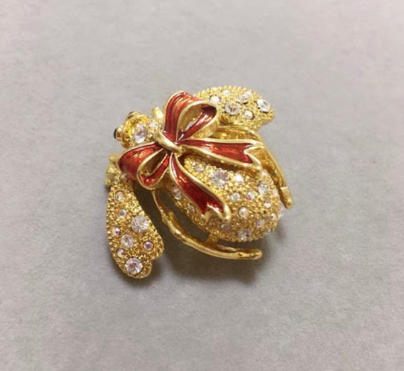 Joan Rivers “As Is” Holiday Bow Bee Pin