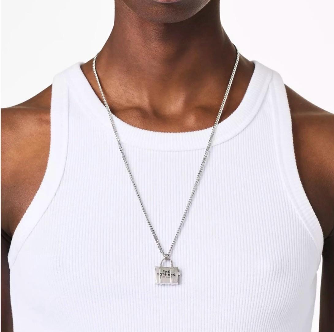 【関税込み】The Tote Bag Necklace - Marc Jacobs - l - Si Marc Jacobs The Tote Bag Necklace | Silver | FARFETCH