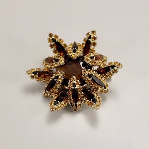 Vintage crystal floral brooch unsigned