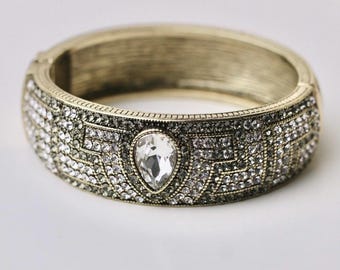 Heidi Daus Pave Swarovski Crystals bangle watch bracelet EUC size S/M Heidi Daus Peekaboo Hinged Swarovski Crystal Bangle Bracelet  main image 2
