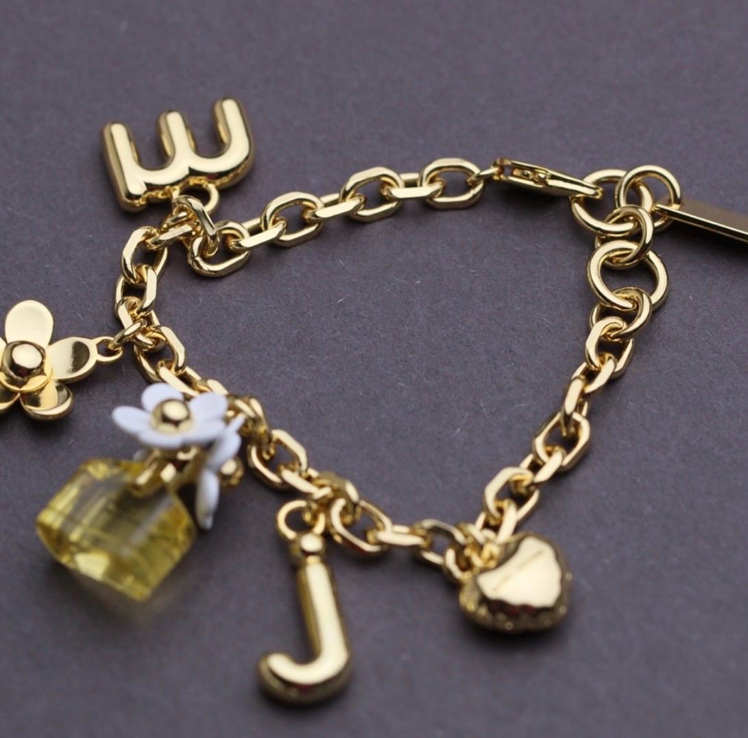 【関税込み】Marc Jacobs Daisy Charm ブレスレット Marc Jacobs Daisy Charm Bracelet - Etsy