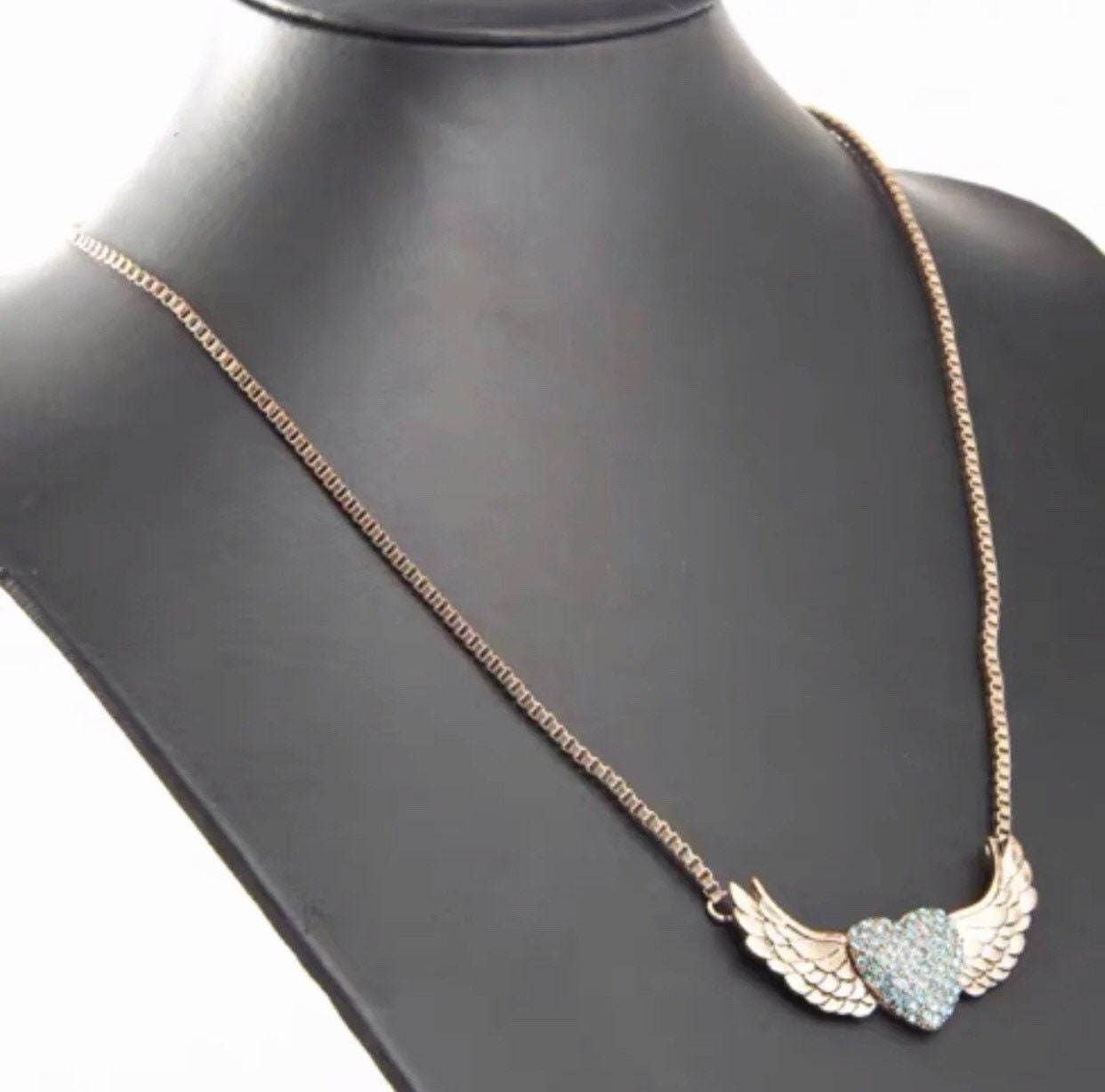 Betsey johnson angel wing deals necklace