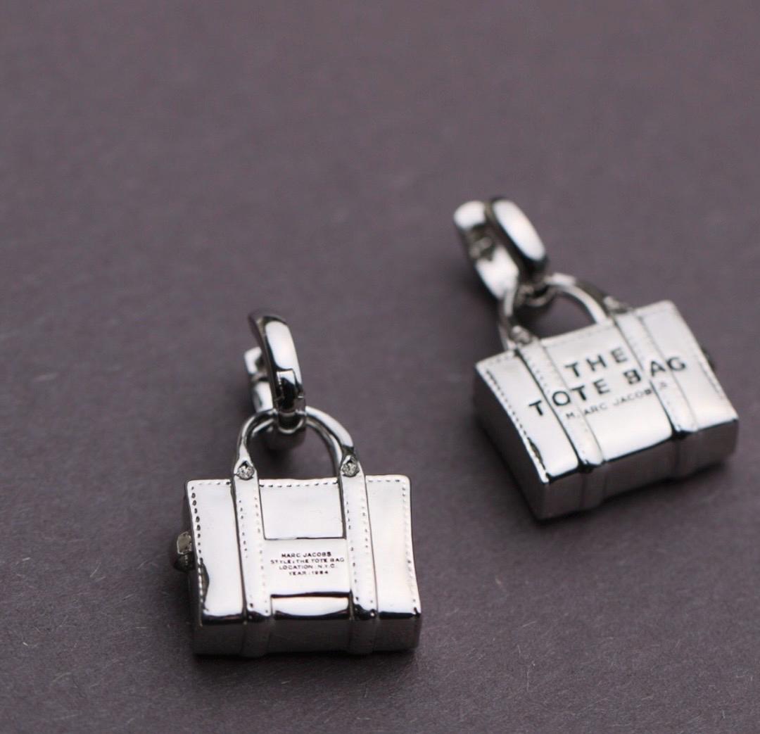 【関税込み】Tote Bag Earrings - Marc Jacobs - l - Silver Marc Jacobs Silver Tote Bag Earrings | eBay