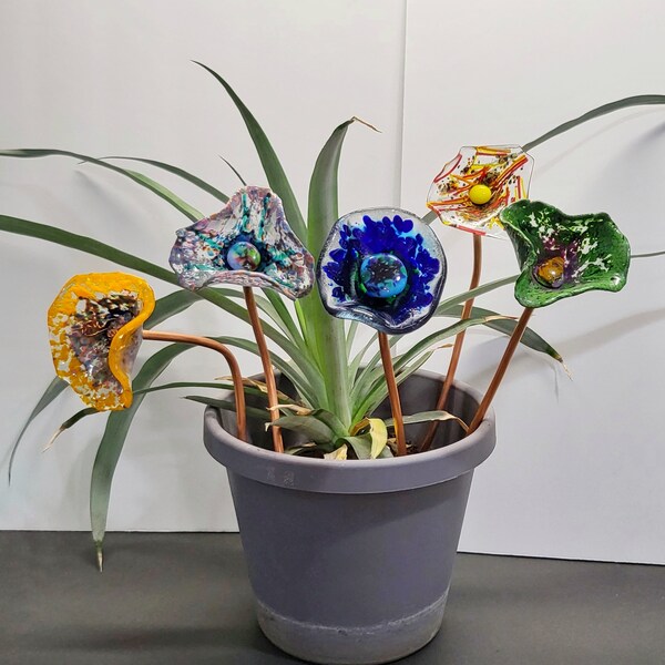 Fused glass flower plant stake, funky flower pot decoration, flower bed art, glass patio flower, garden art
