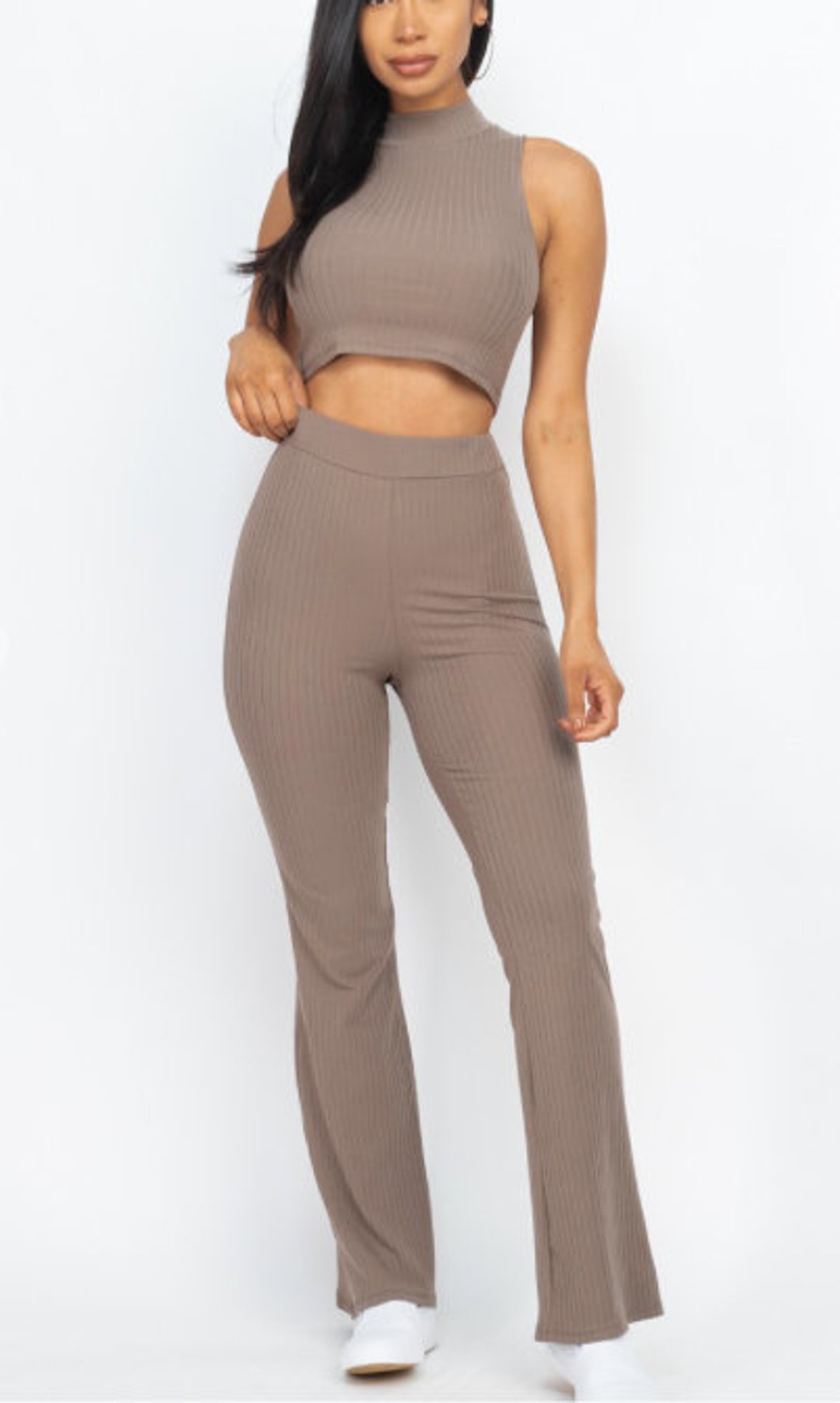 styling complements ribbed pants