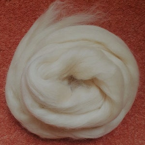 50g Creamy White Corriedale 100% Wool Tops Roving for Needle and Wet Felting core