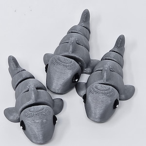 Articulated Shark Fidget  – 3D Printed Sensory Toy for Stress Relief, Cute Flexible Shark Gift for Kids & Adults
