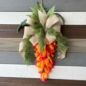 Tulip carrot door hanger, carrot wreath, tulip carrot swag, tulip carrot door hanger, Easter tulip swag, spring decor, Easter decor, tulip