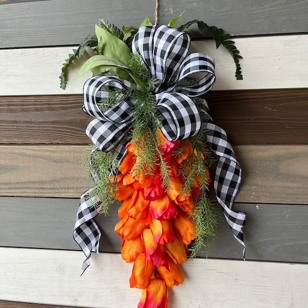 Carrot swag, carrot wreath, Easter carrot wreath, tulip carrot door hanger, carrot tulip swag, spring carrot, Easter wreath, carrot decor