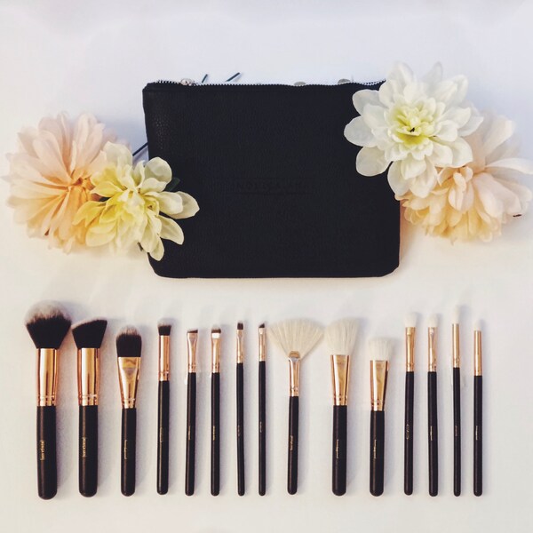 Saashi 9pcs Rose Gold Makeup Brush Set Eyeshadow Blush Highlighter Foundation Concealer.