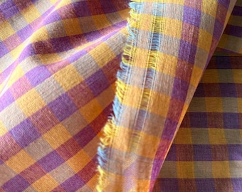 Tela de algodón khadi con cuadros morados: costura y acolchado a mano