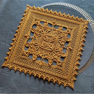 Deckchen Lilie quadratisch. Häkelanleitung mit Foto-Anleitung. PDF Deckchen Schnittmuster. Schritt für Schritt gehäkelte Anleitung. PDF digitaler Download