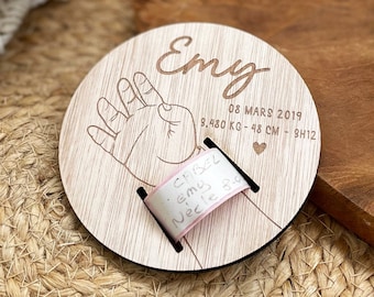 Support bracelet de naissance personnalisé en bois main image 1